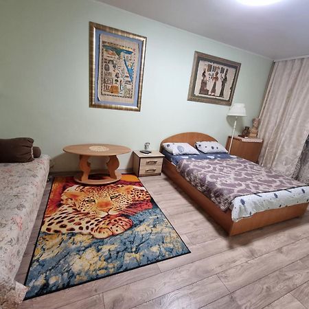 House Hotel Apartments 2 Rivne Exterior foto